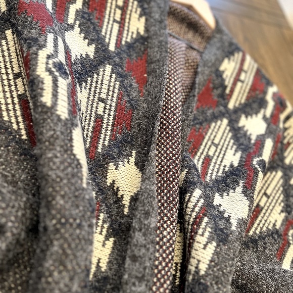NWOT Cozy Charcoal Grey Tribal Print Open Front Knit Poncho - Picture 3 of 14